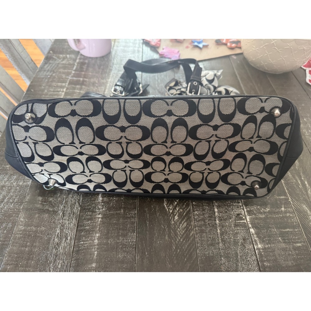 COACH Vintage Y2k Hampton Signature Canvas Shoulder Bag B/W Coach Scarf - Picture 5 of 14